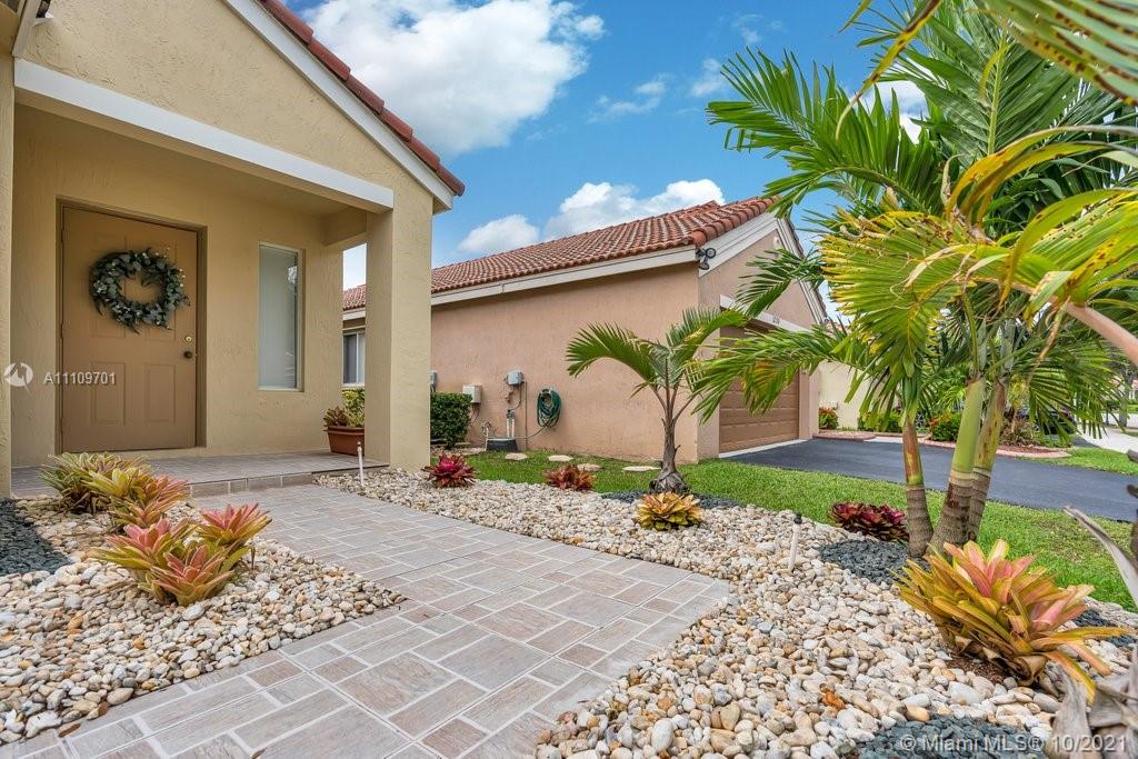 1260 NE Majesty Ter