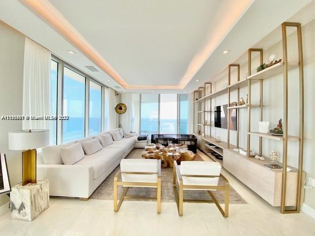 16901 Collins Ave