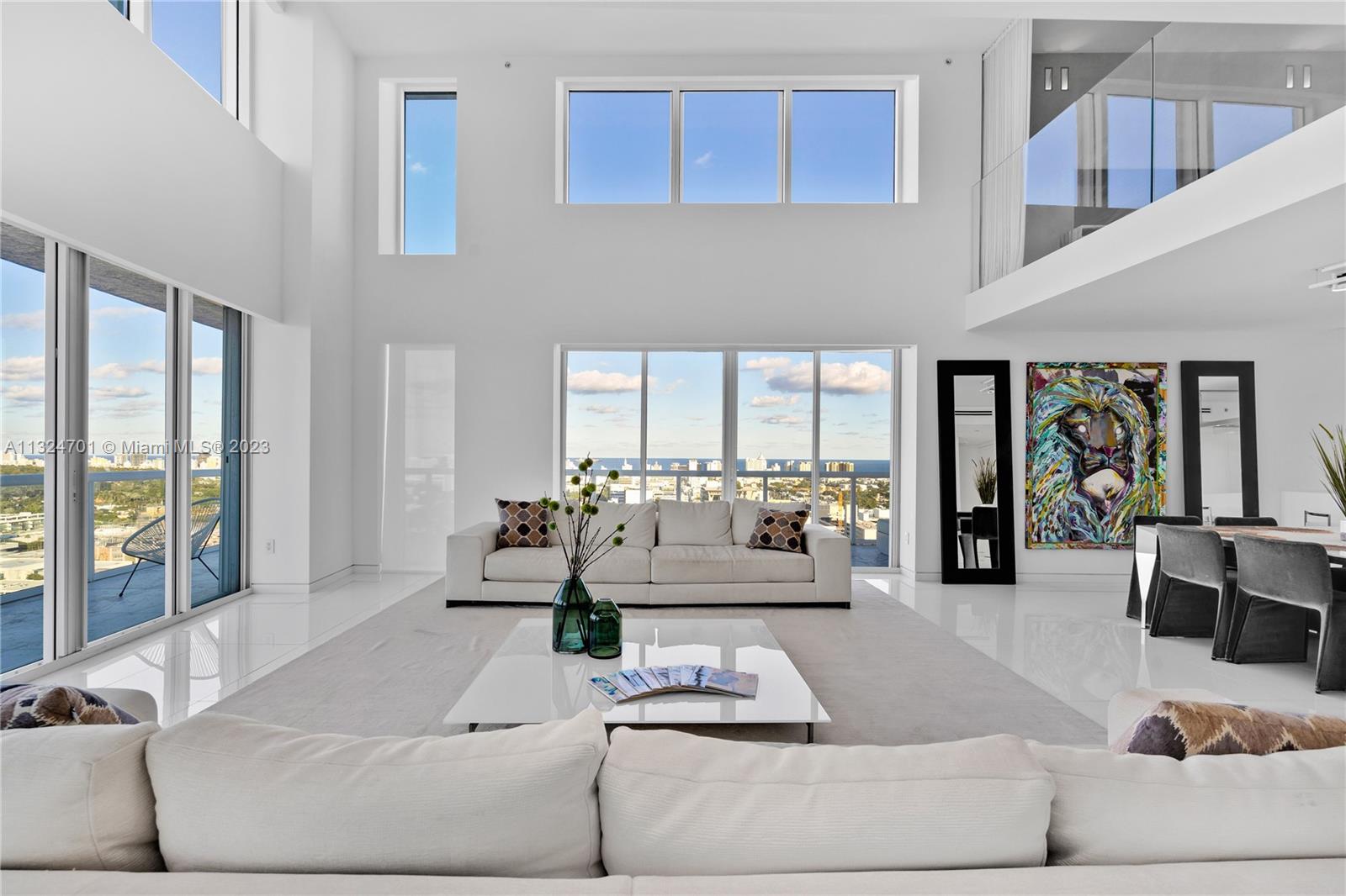 10 Venetian Way #2504