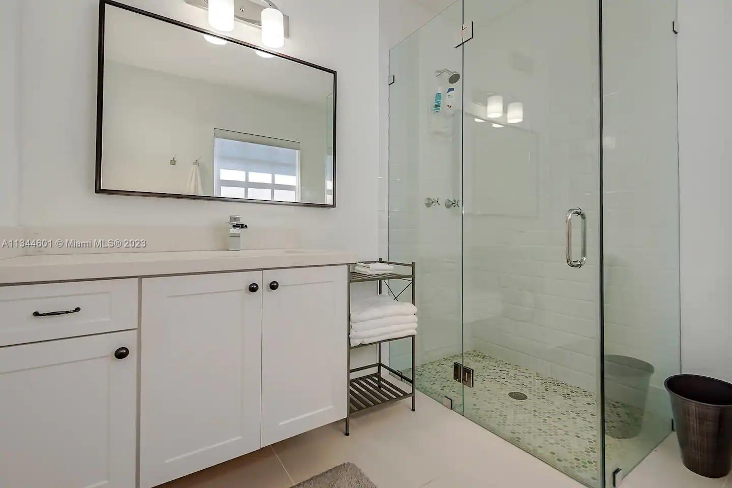 20000 Highland Lks Blvd,Miami, FL 33179