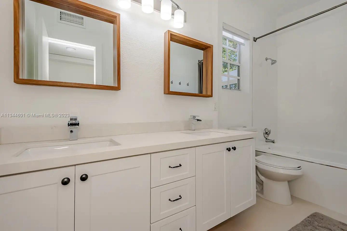 20000 Highland Lks Blvd,Miami, FL 33179