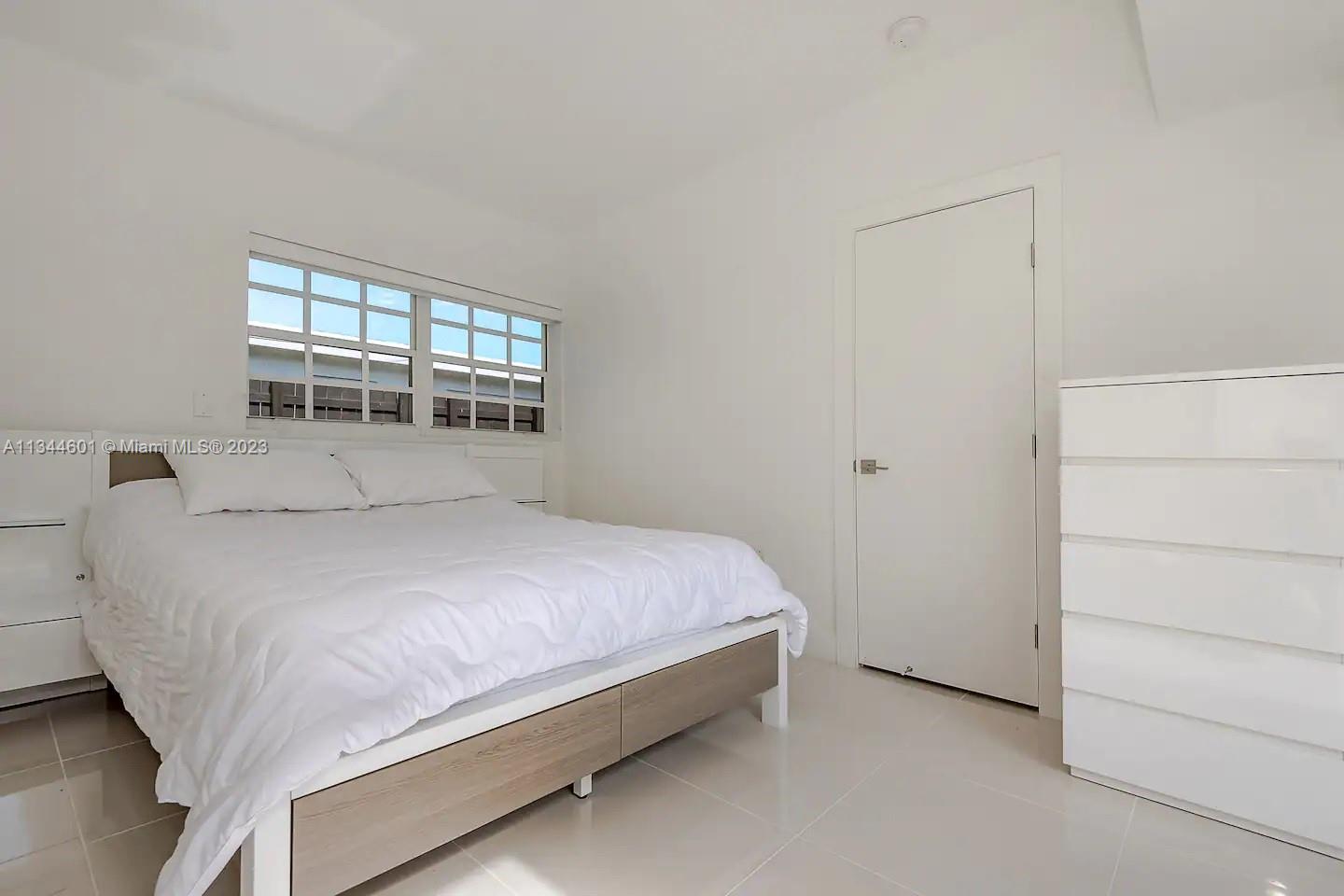 20000 Highland Lks Blvd,Miami, FL 33179