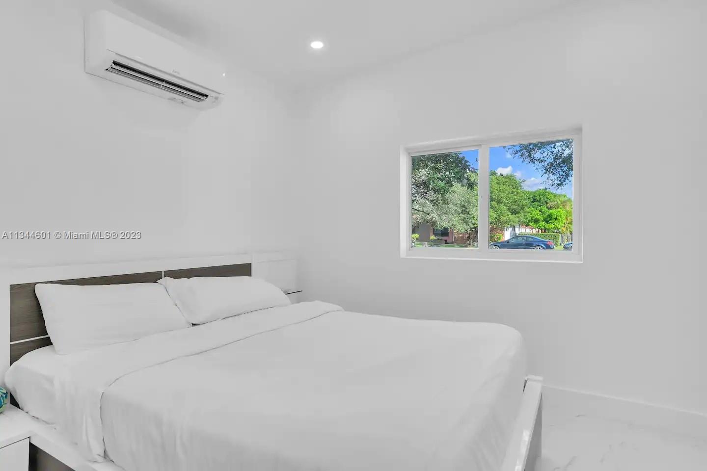 20000 Highland Lks Blvd,Miami, FL 33179