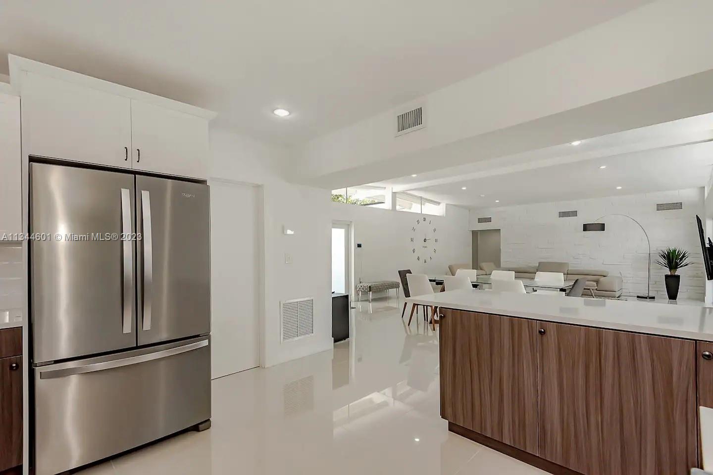 20000 Highland Lks Blvd,Miami, FL 33179