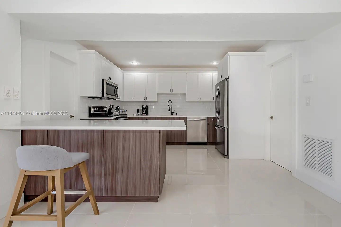 20000 Highland Lks Blvd,Miami, FL 33179