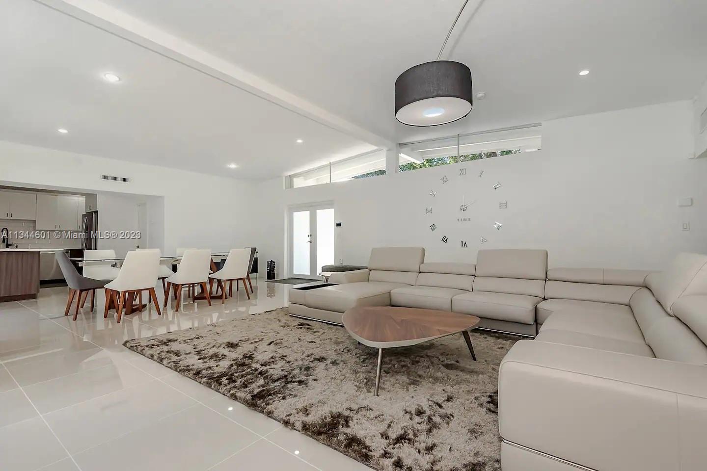 20000 Highland Lks Blvd,Miami, FL 33179