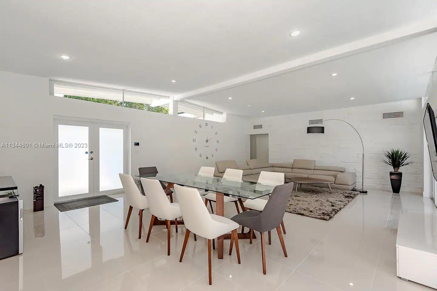 20000 Highland Lks Blvd,Miami, FL 33179