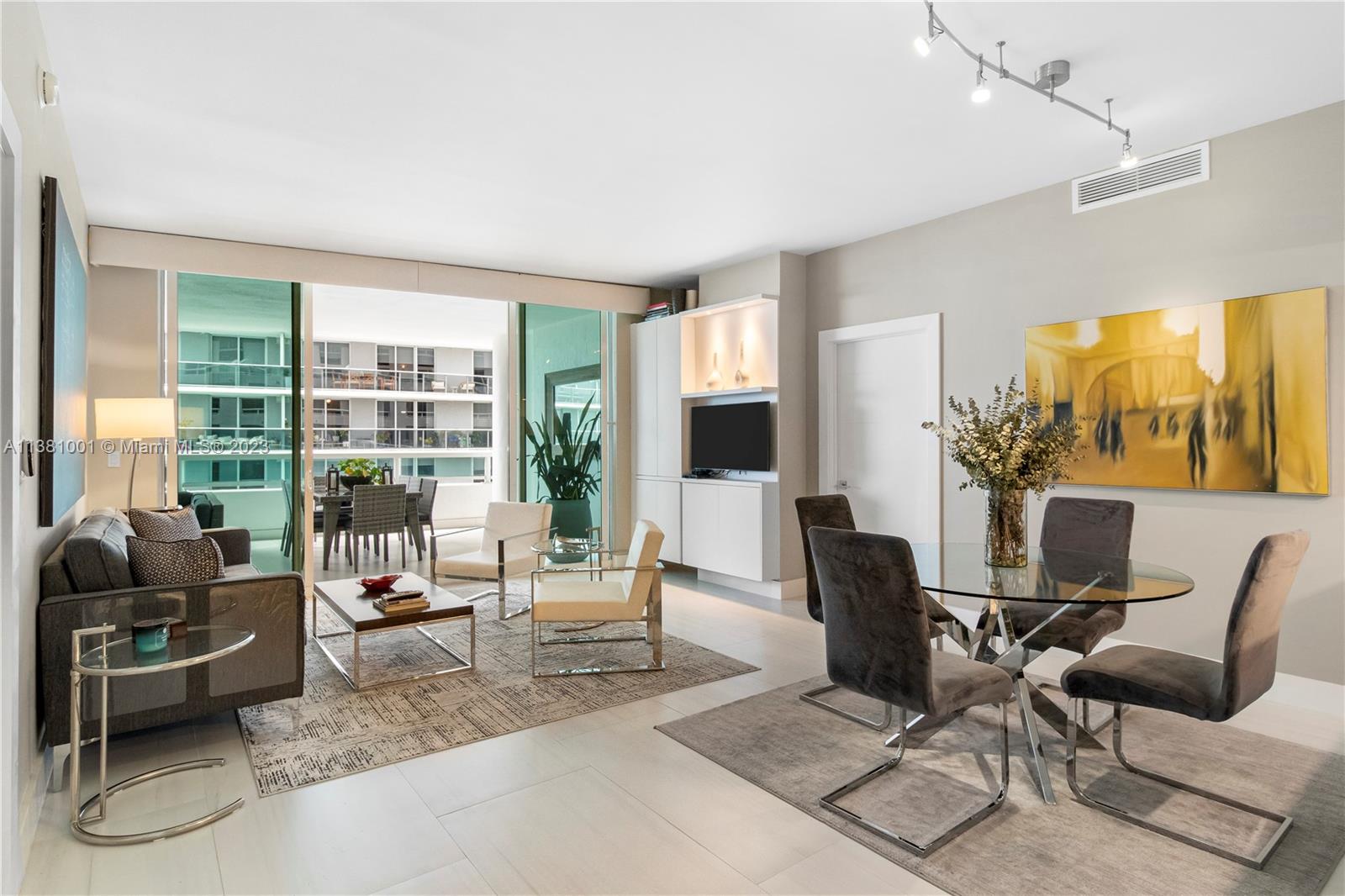 1800 N Bayshore Dr #812