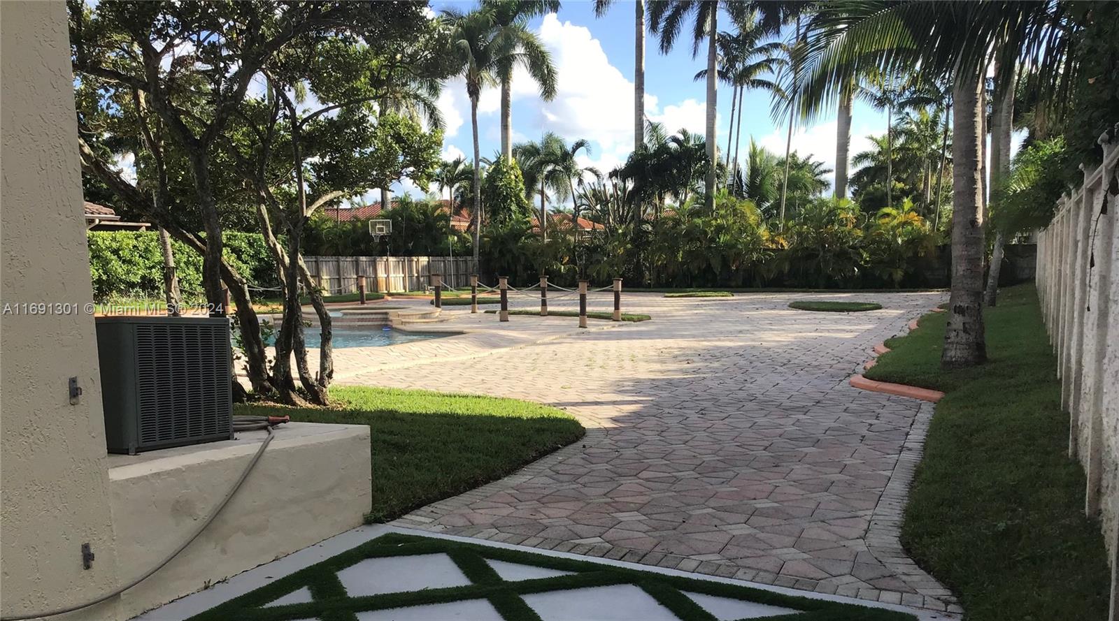 13460 SW 32nd St Kendall, FL 33175