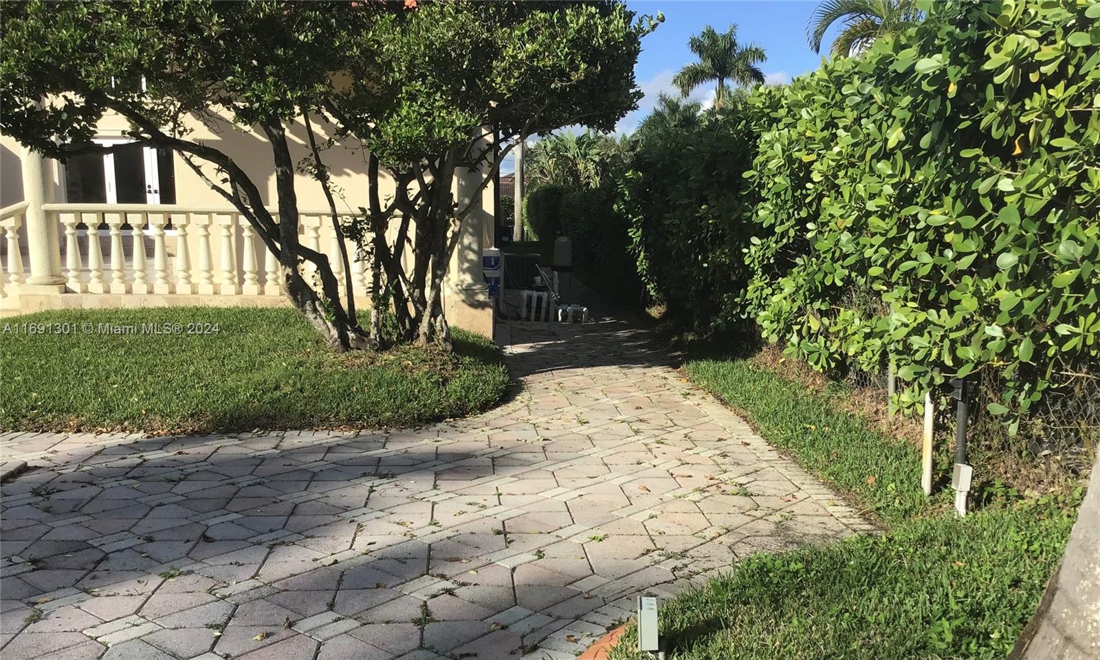 13460 SW 32nd St Kendall, FL 33175