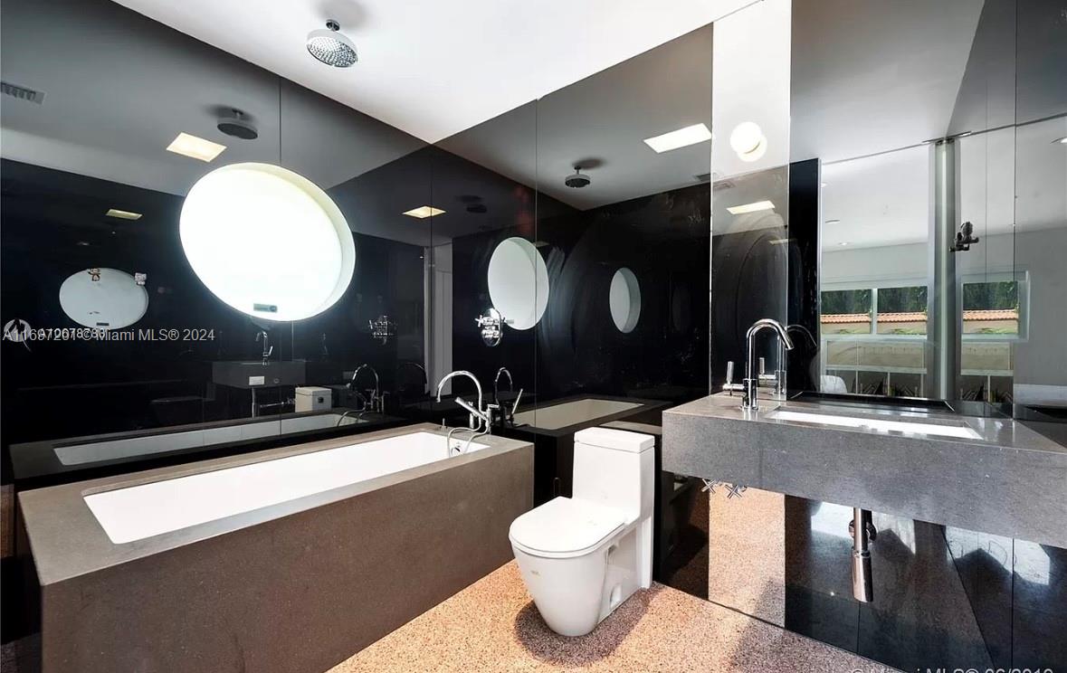 6420 Pinetree Dr Cir Miami Beach, FL 33141