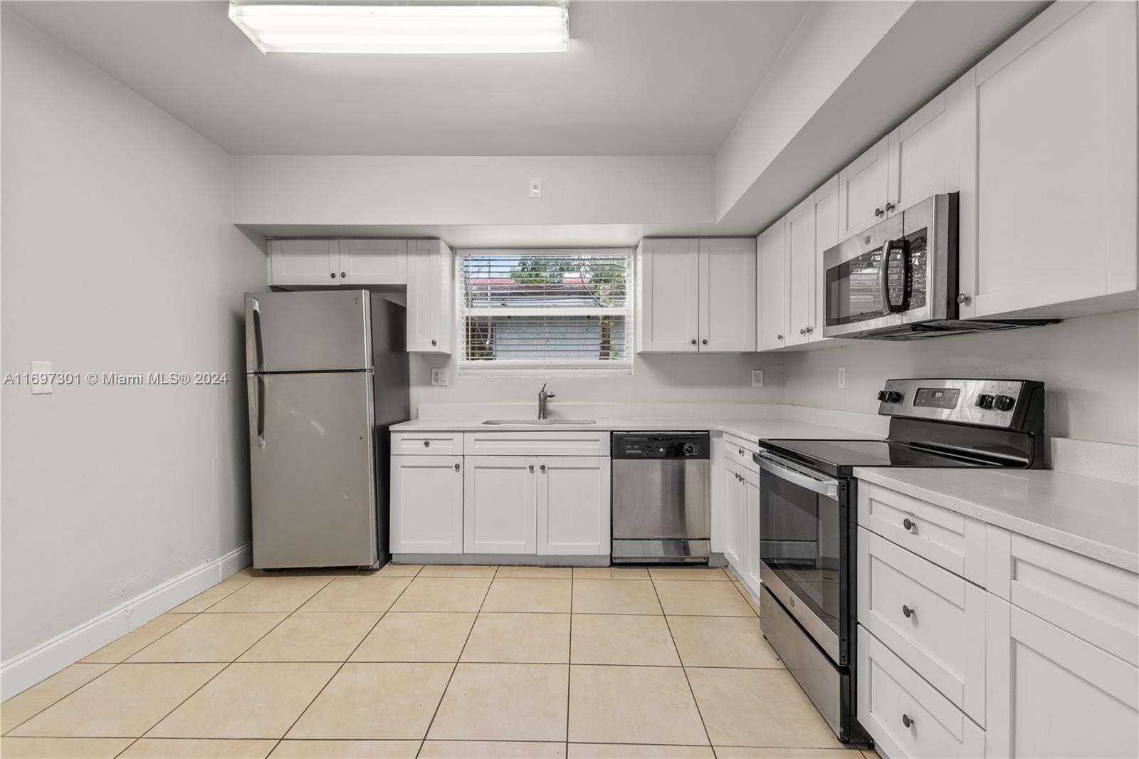 2155 NE Miami Gdns Dr,North Miami Beach, FL 33179