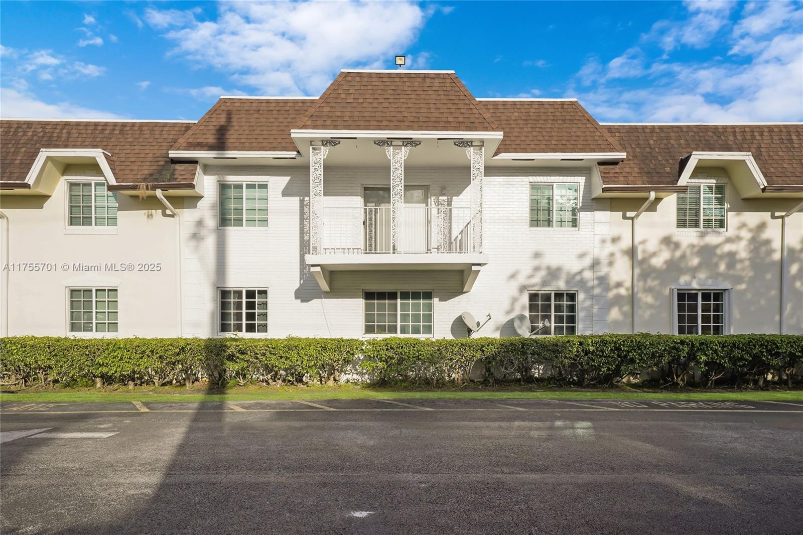 700 SE 2nd Ave #311