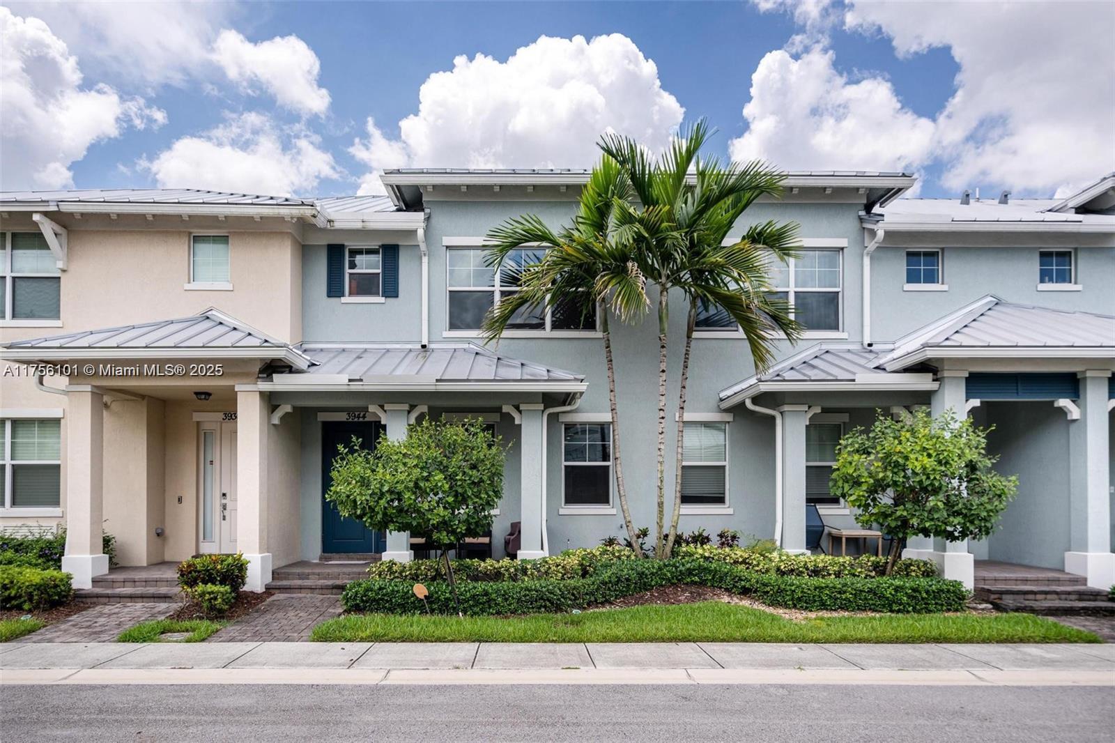 3944 Poinciana Ln