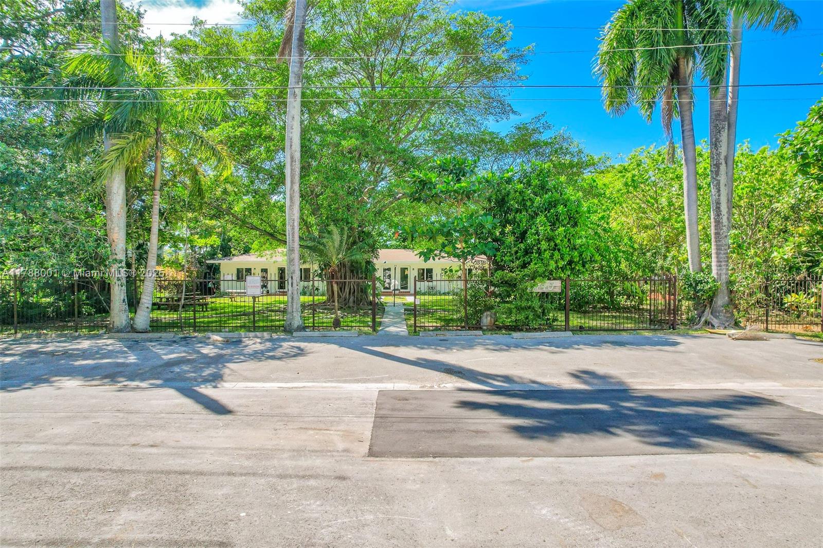 8440 NE 1st Ave,Miami, FL 33138