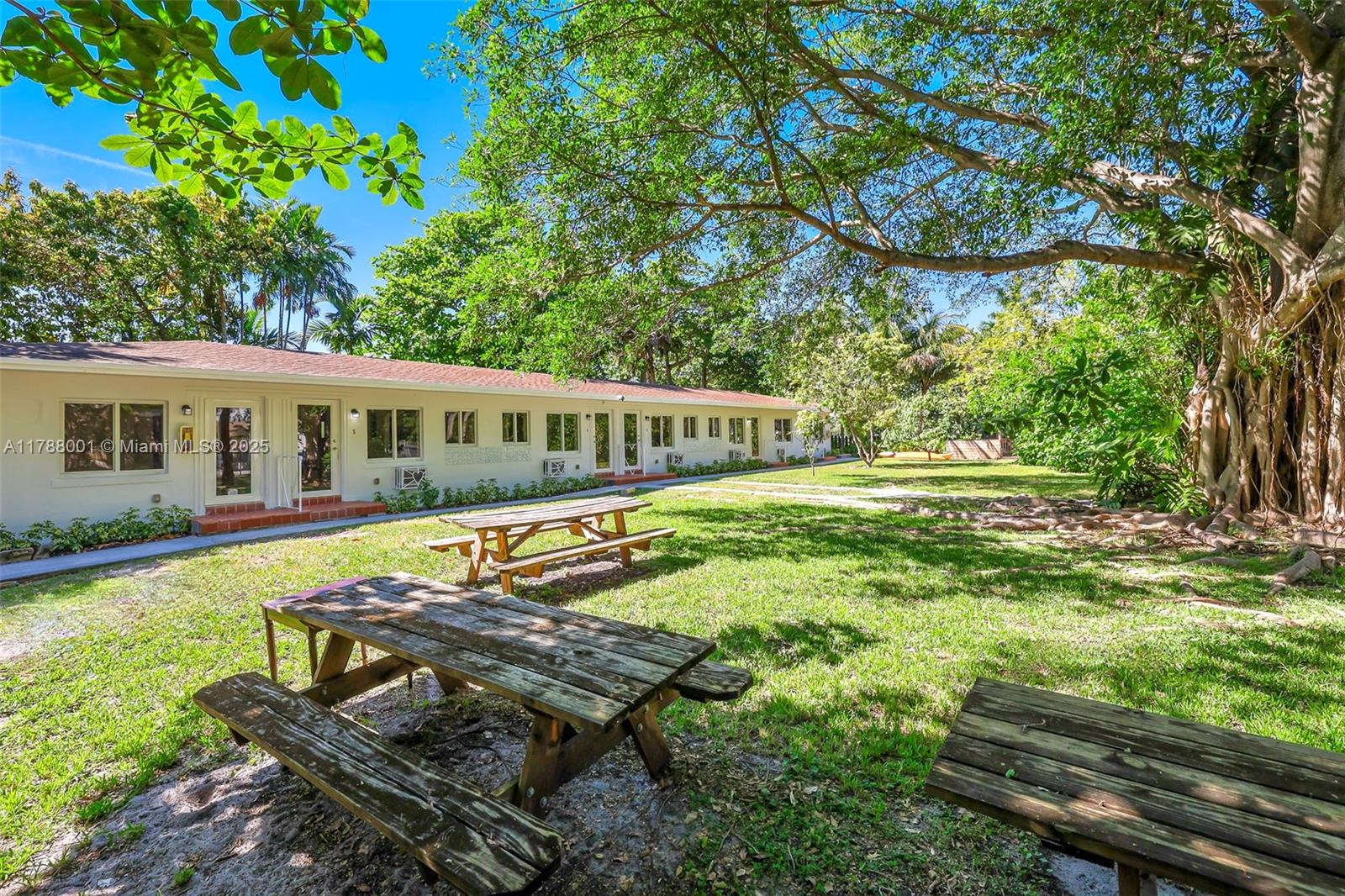 8440 NE 1st Ave,Miami, FL 33138