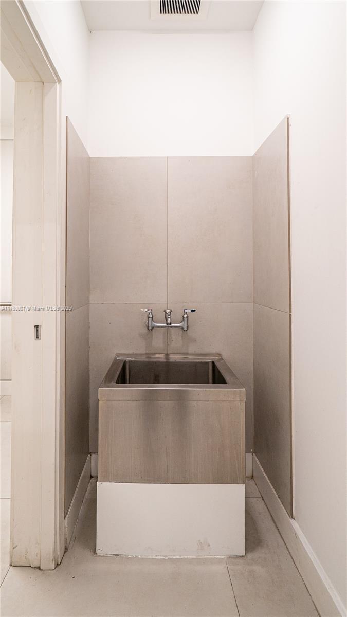 7744 NW 6th Ct,Miami, FL 33150