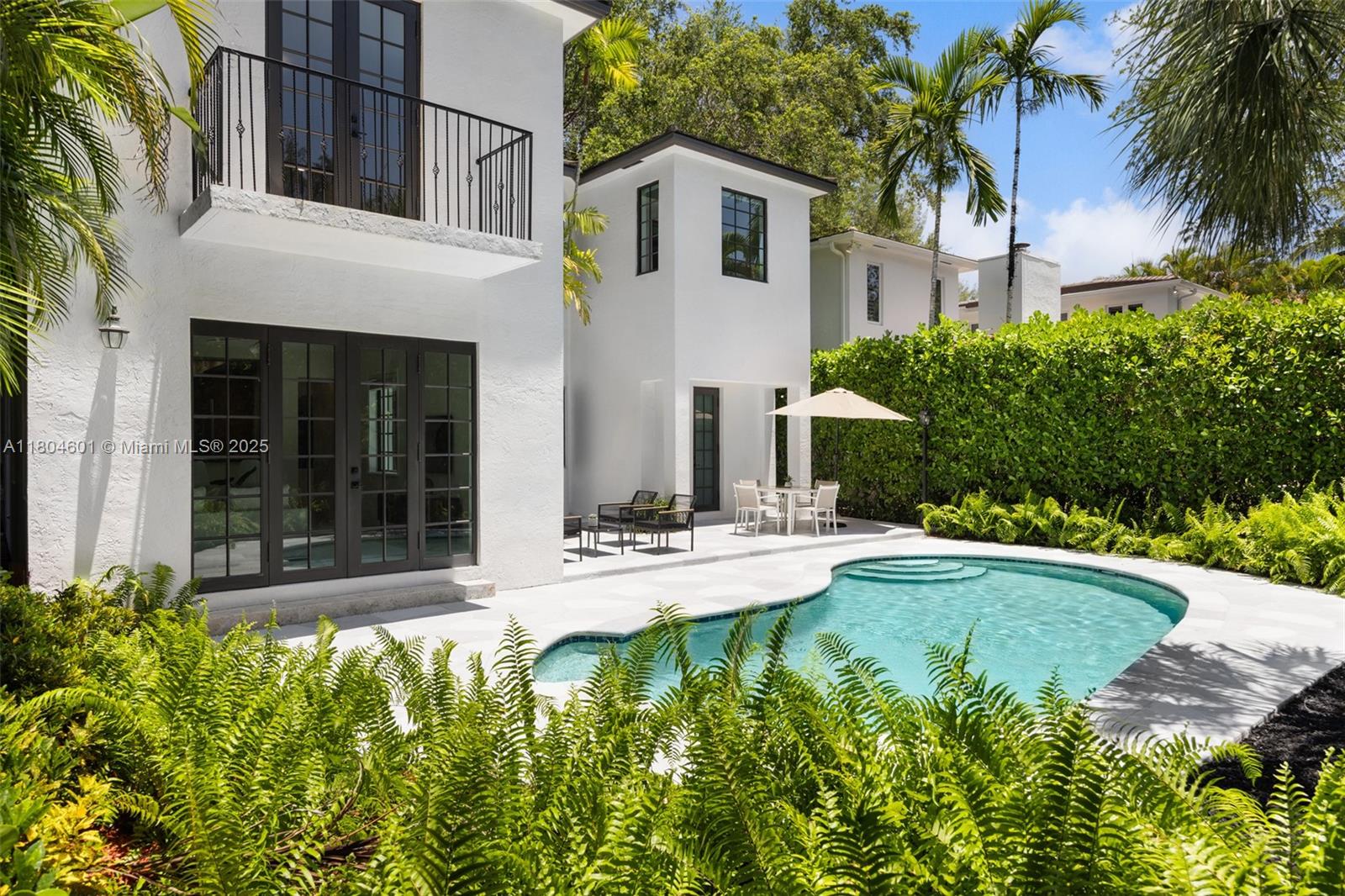 7250 Erwin Rd Coral Gables, FL 33143 7250 Erwin Rd Coral Gables, FL 33143