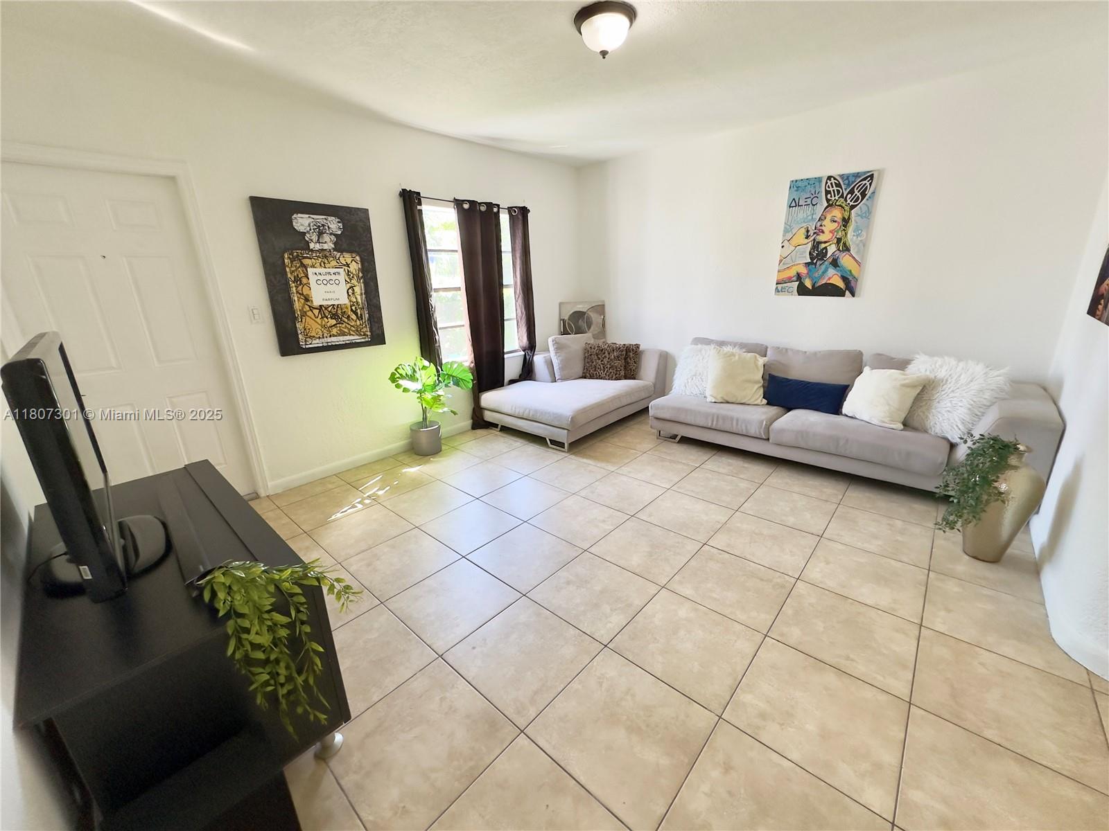 301 NW 37th St Miami, FL 33127