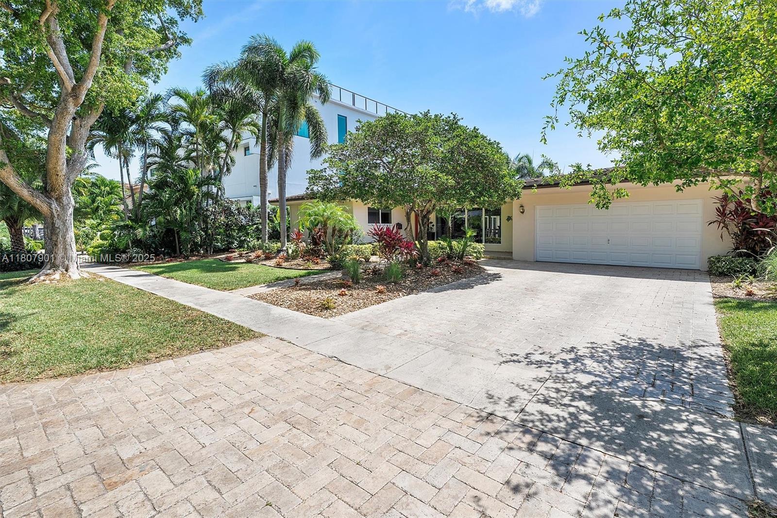 13105 Coronado Dr North Miami, FL 33181