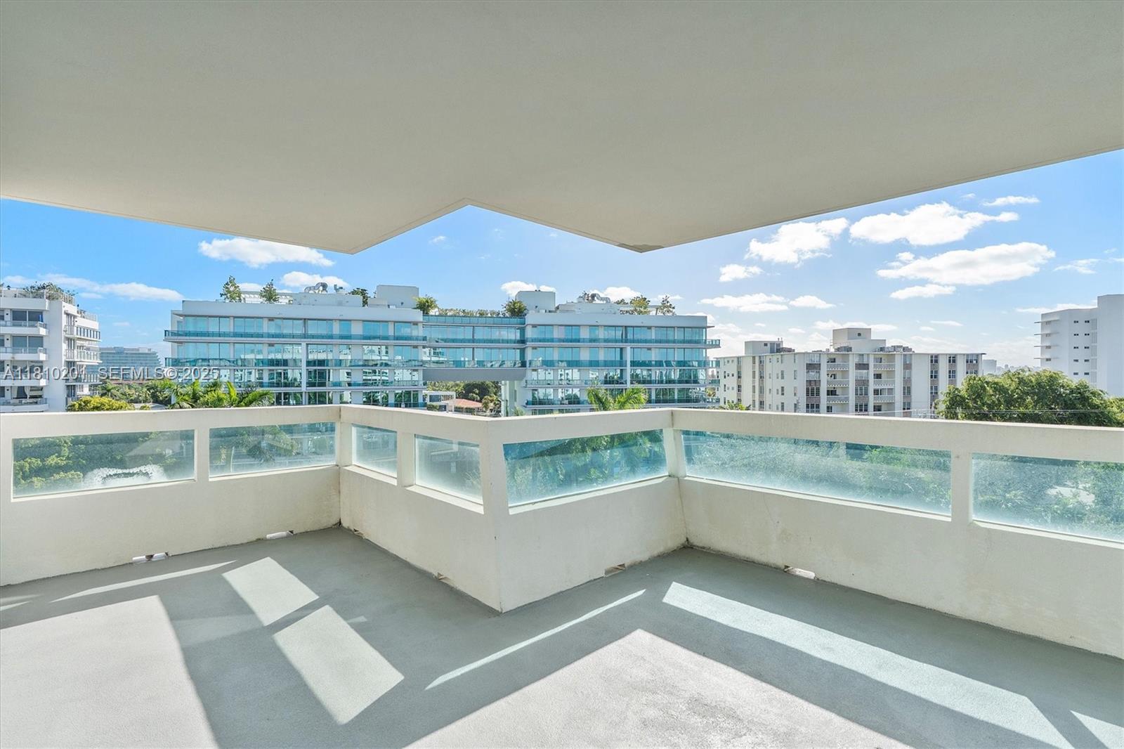 image Bay Harbor Club24