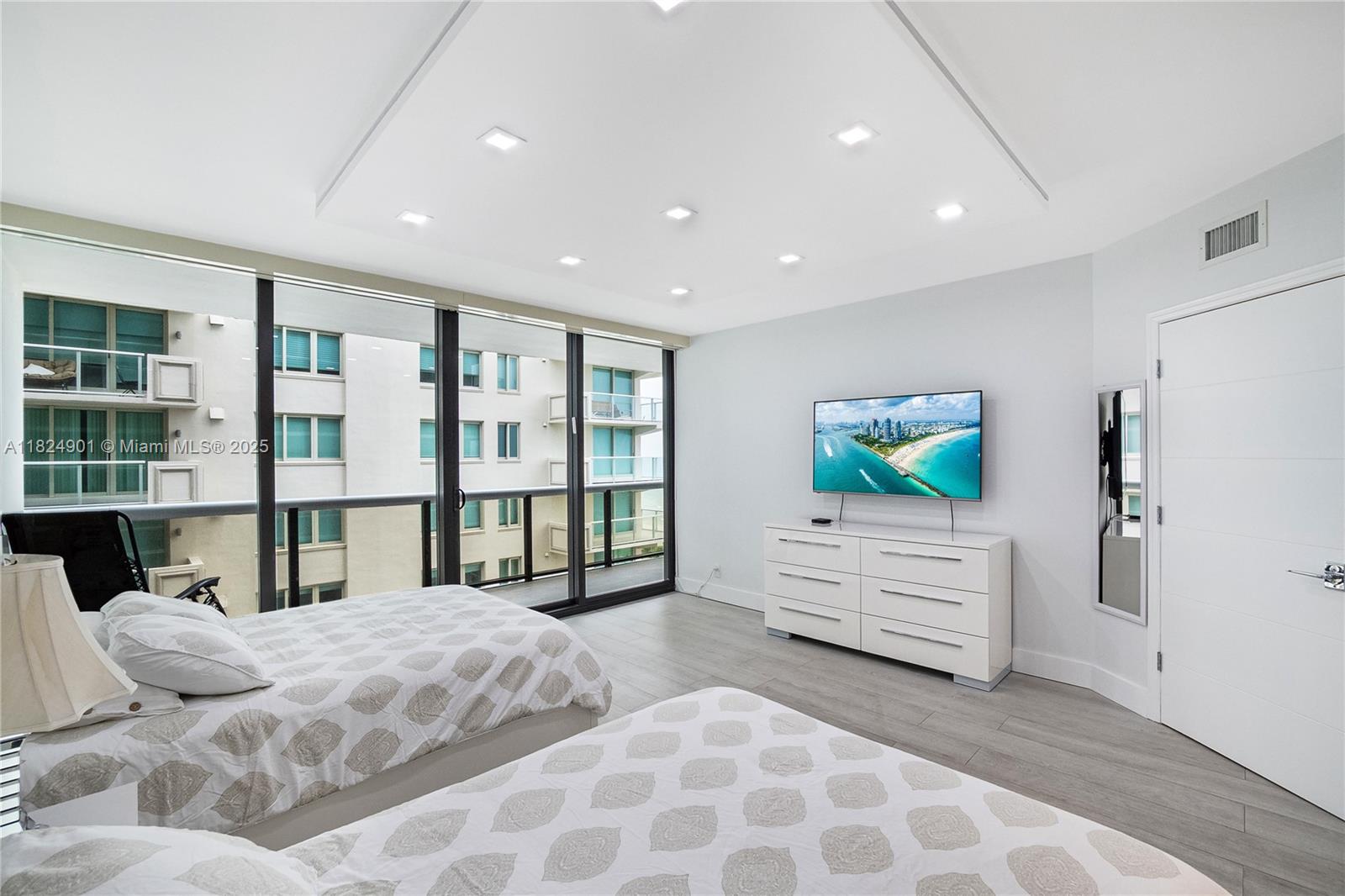 image The Waves Condo15