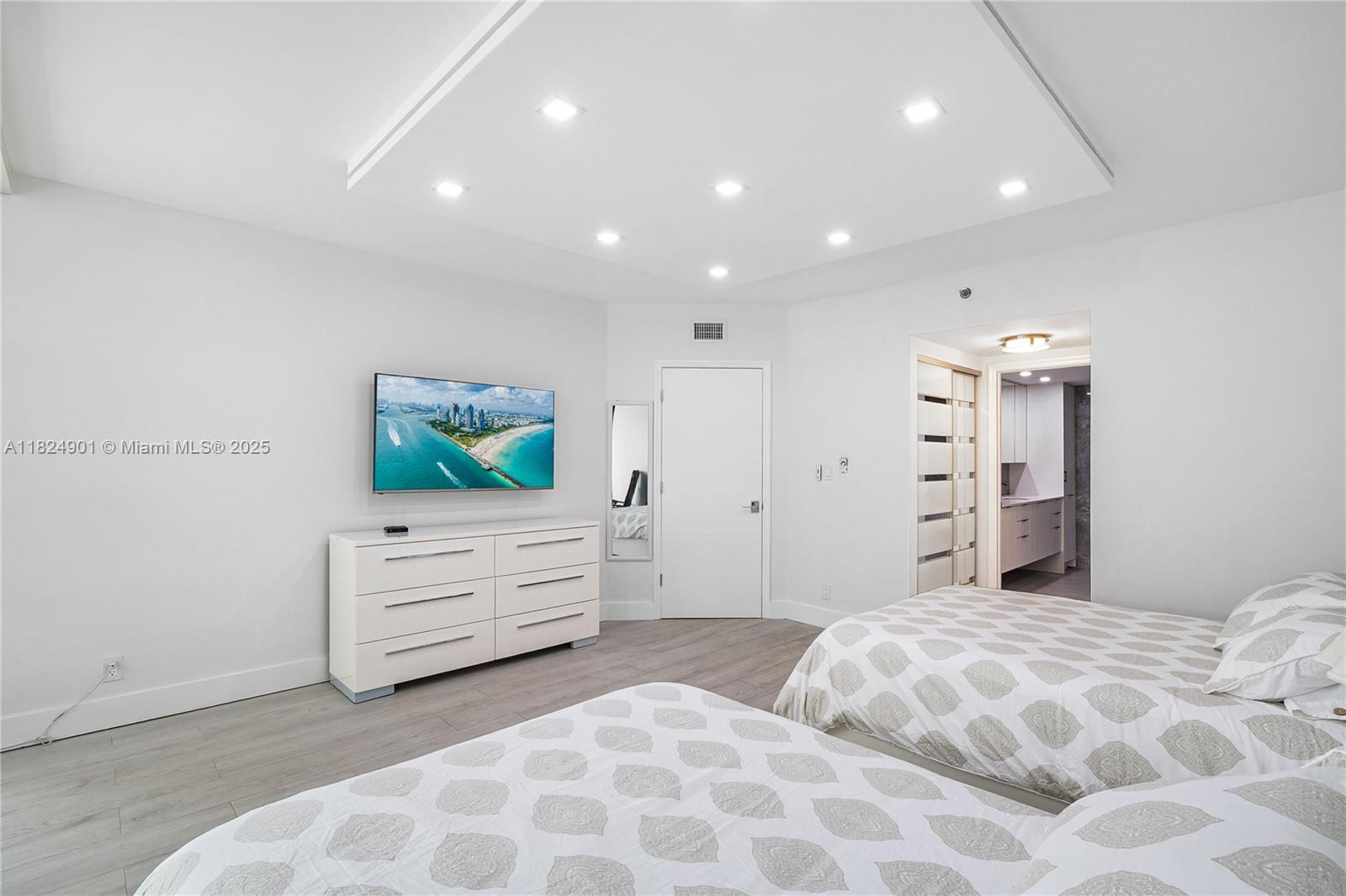 image The Waves Condo17