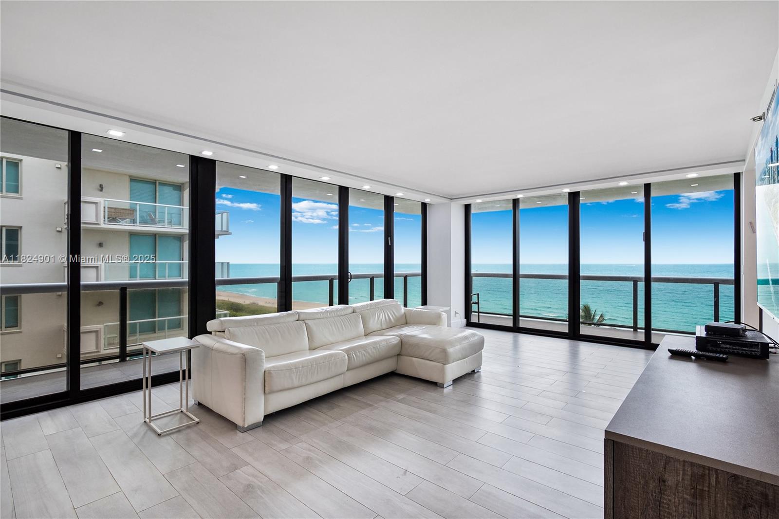 image The Waves Condo6
