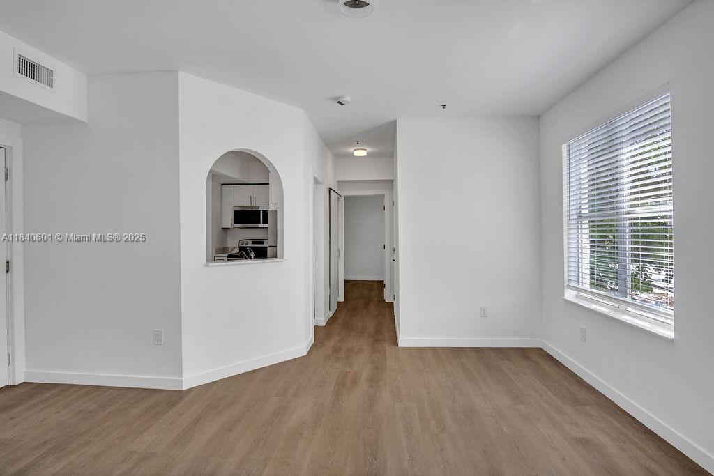 747 Michigan Ave #204