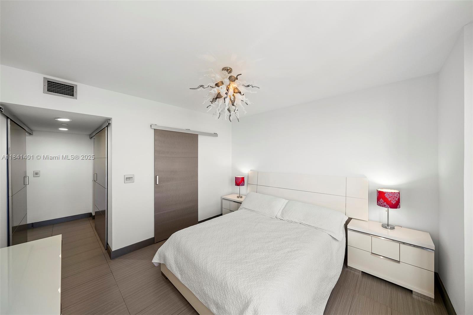 image The Waverly44