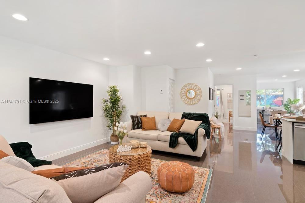 258 NW 41st St