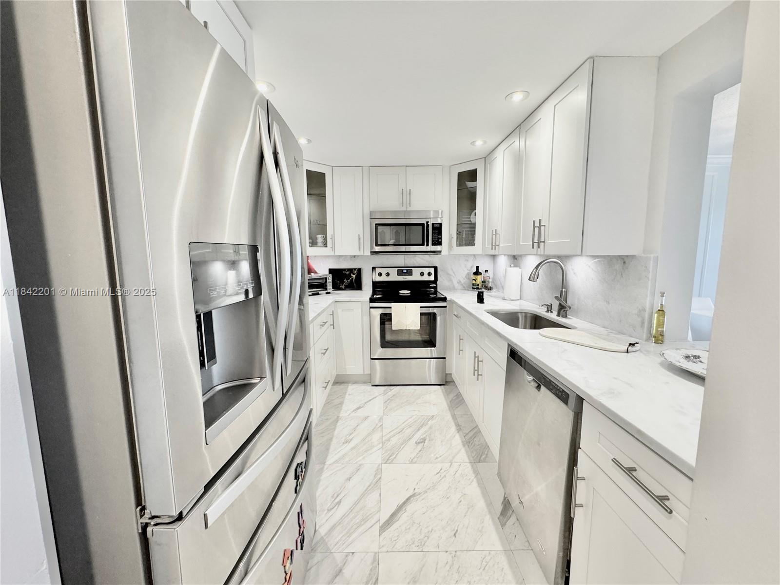 1400 Sheridan St #23J