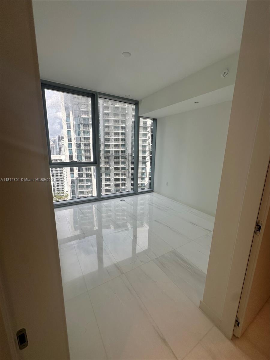 image Aston Martin Residences17