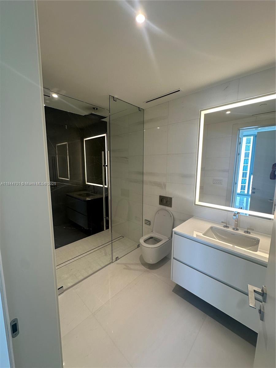 image Aston Martin Residences18