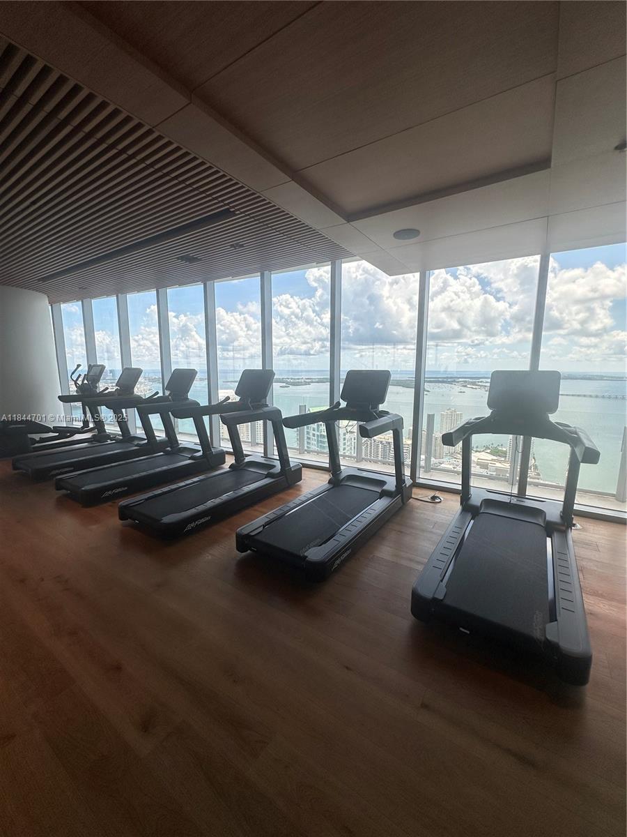 image Aston Martin Residences25