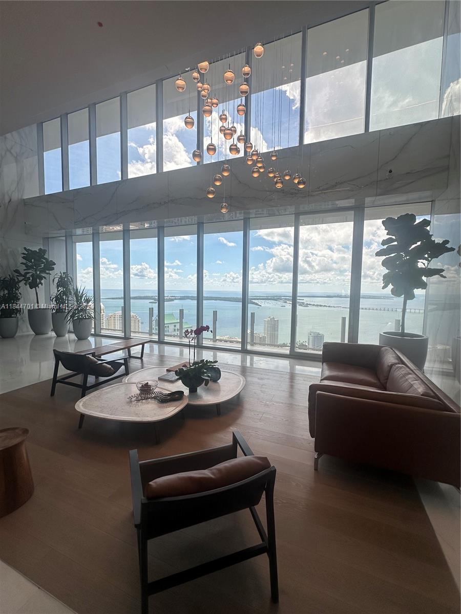image Aston Martin Residences4