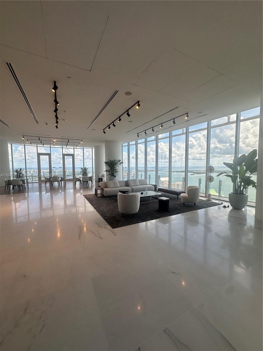image Aston Martin Residences5