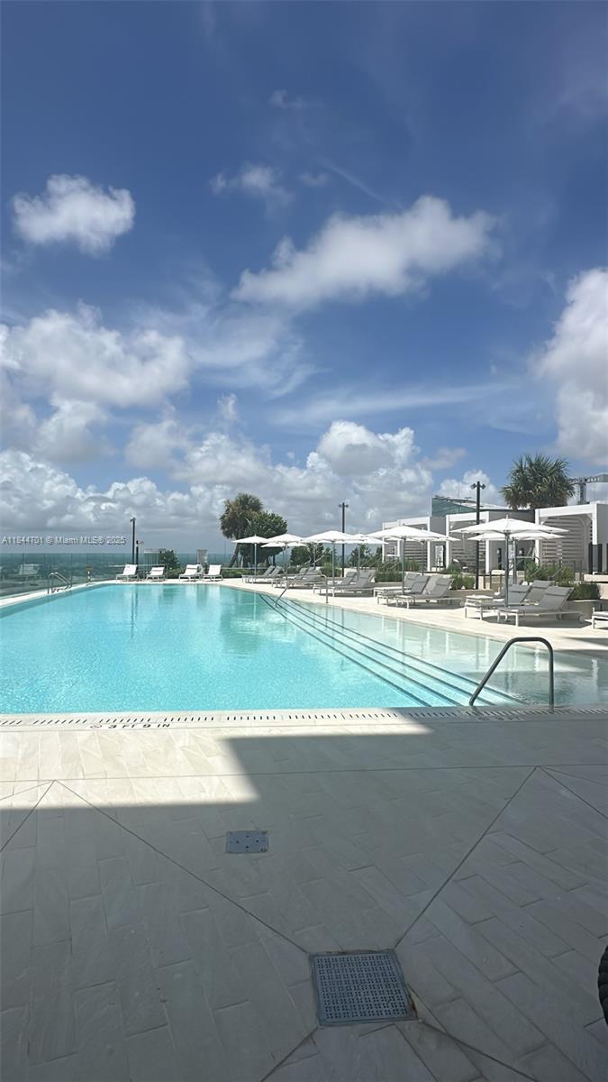 image Aston Martin Residences8
