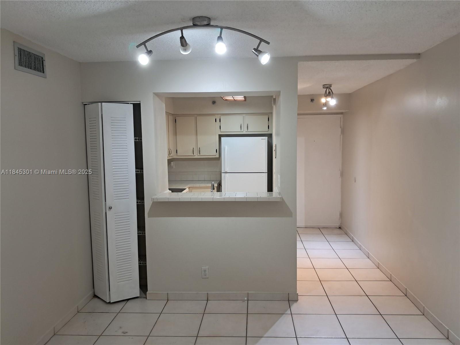 546 SW 1st St #209