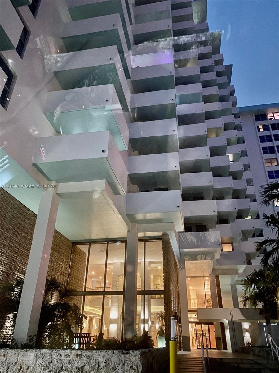 2899 Collins Ave #1220