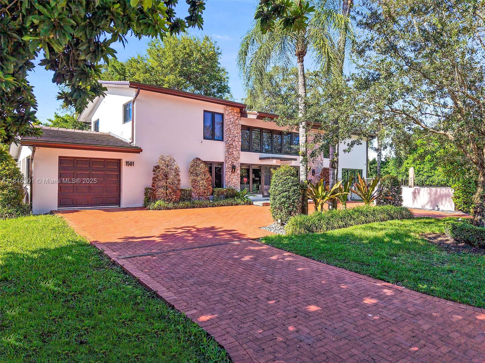 1501 Algardi Ave