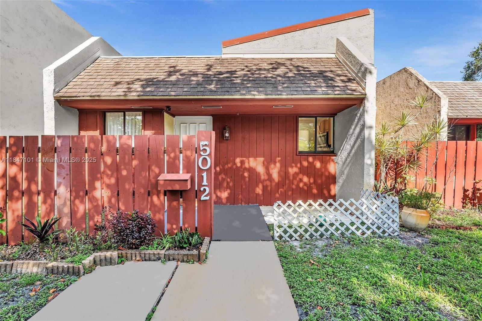 5012 SW 40th Ave #5012