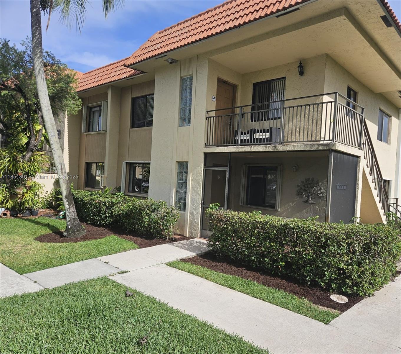 366 Lakeview Dr #104