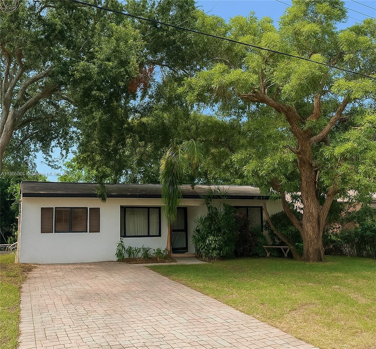 722 SW 10th St