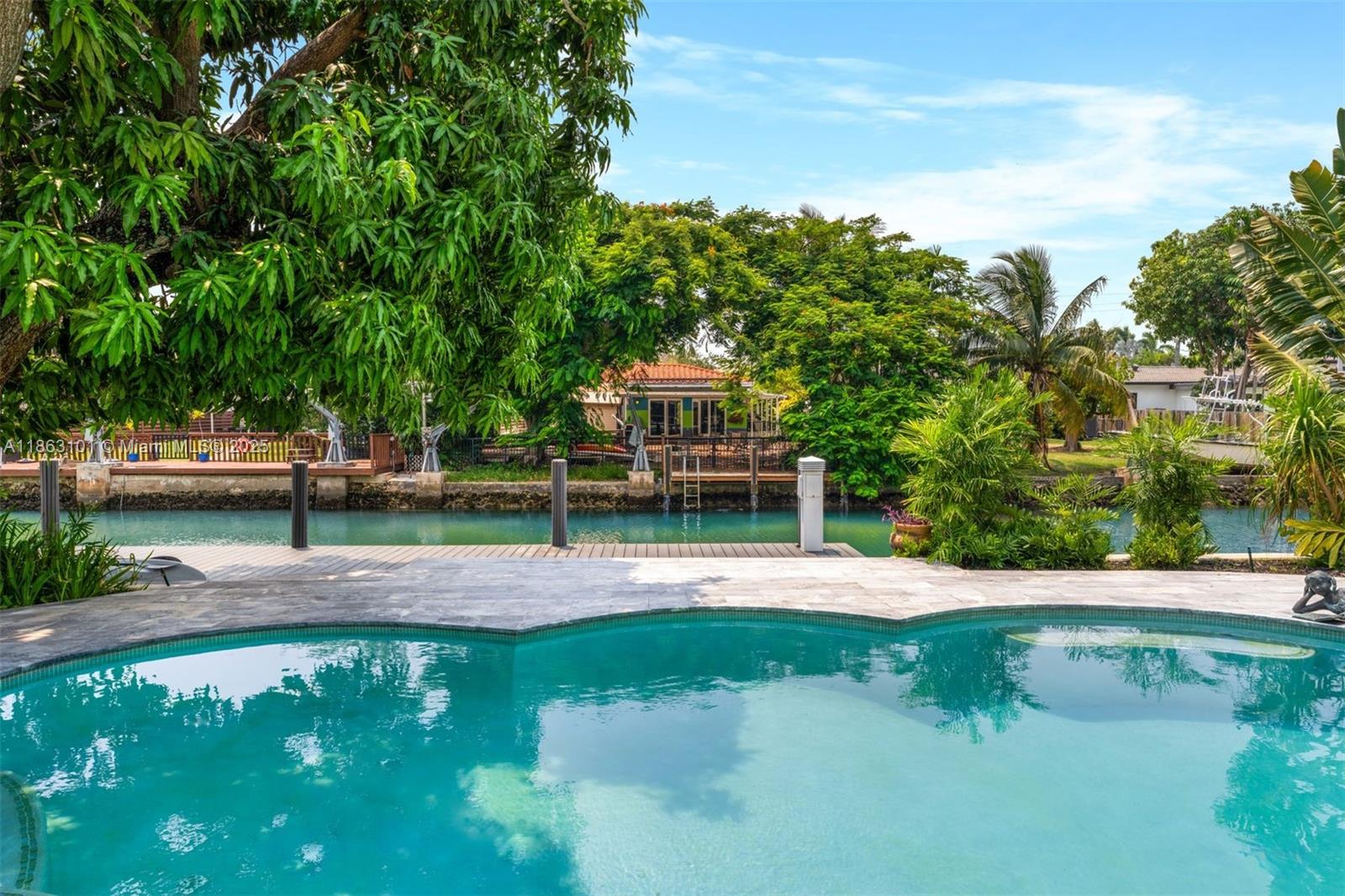 1410 Cleveland Rd Miami Beach, FL 33141