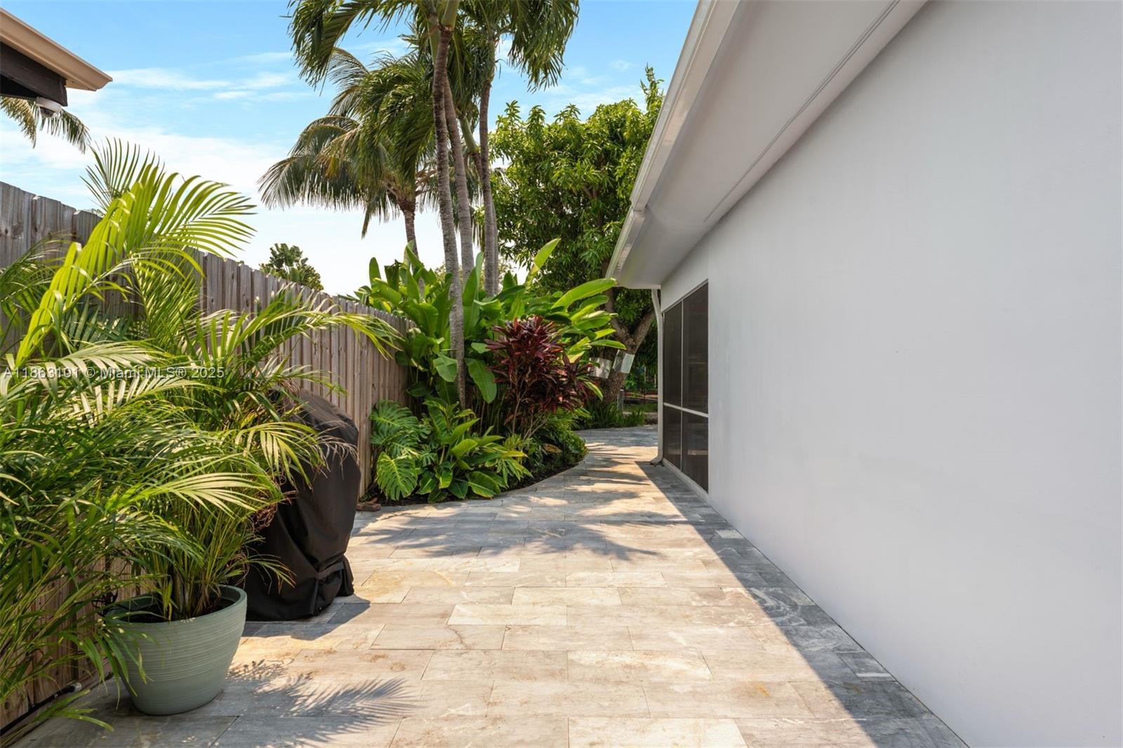 1410 Cleveland Rd Miami Beach, FL 33141