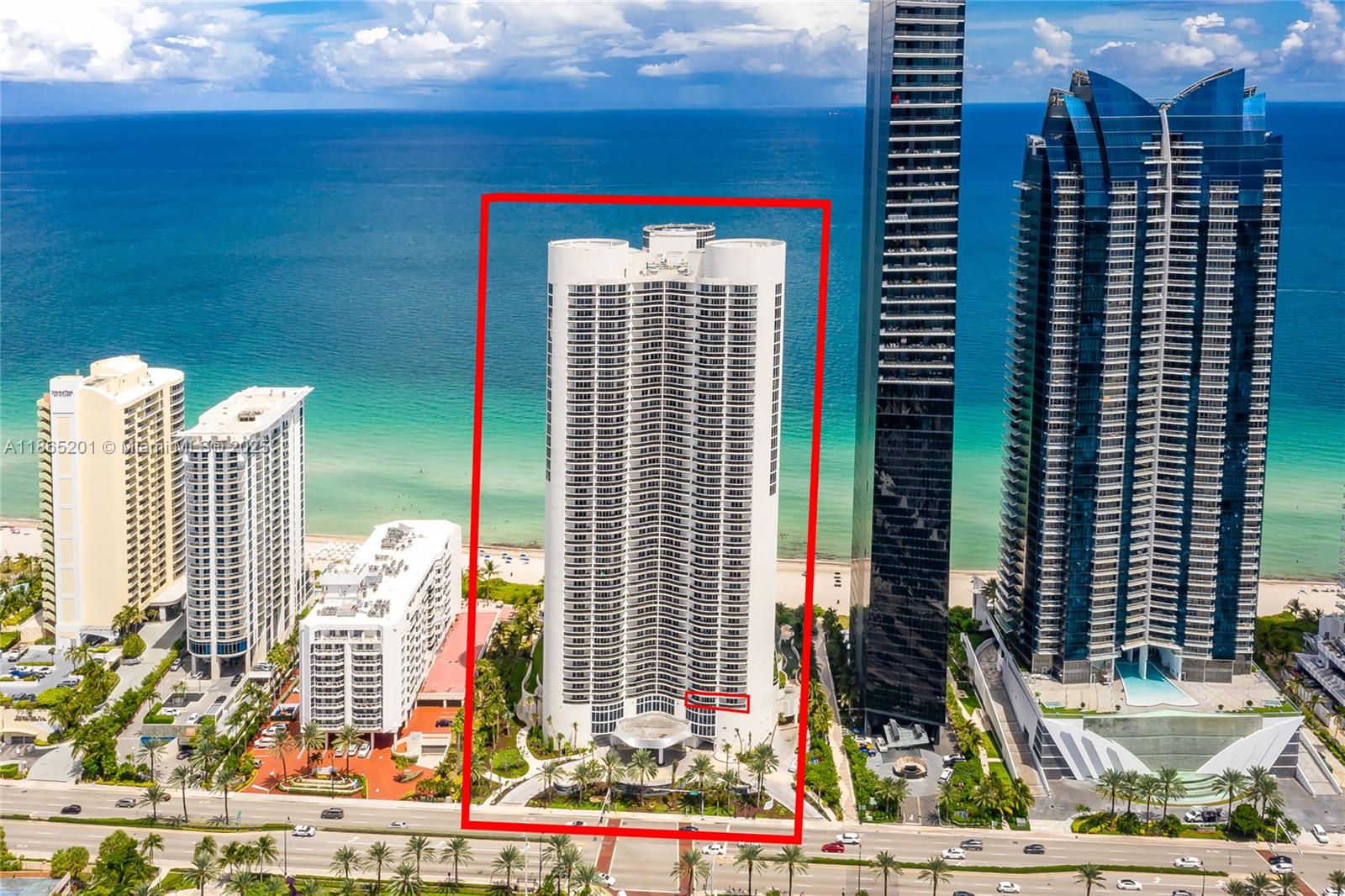 17201 Collins Ave #506
