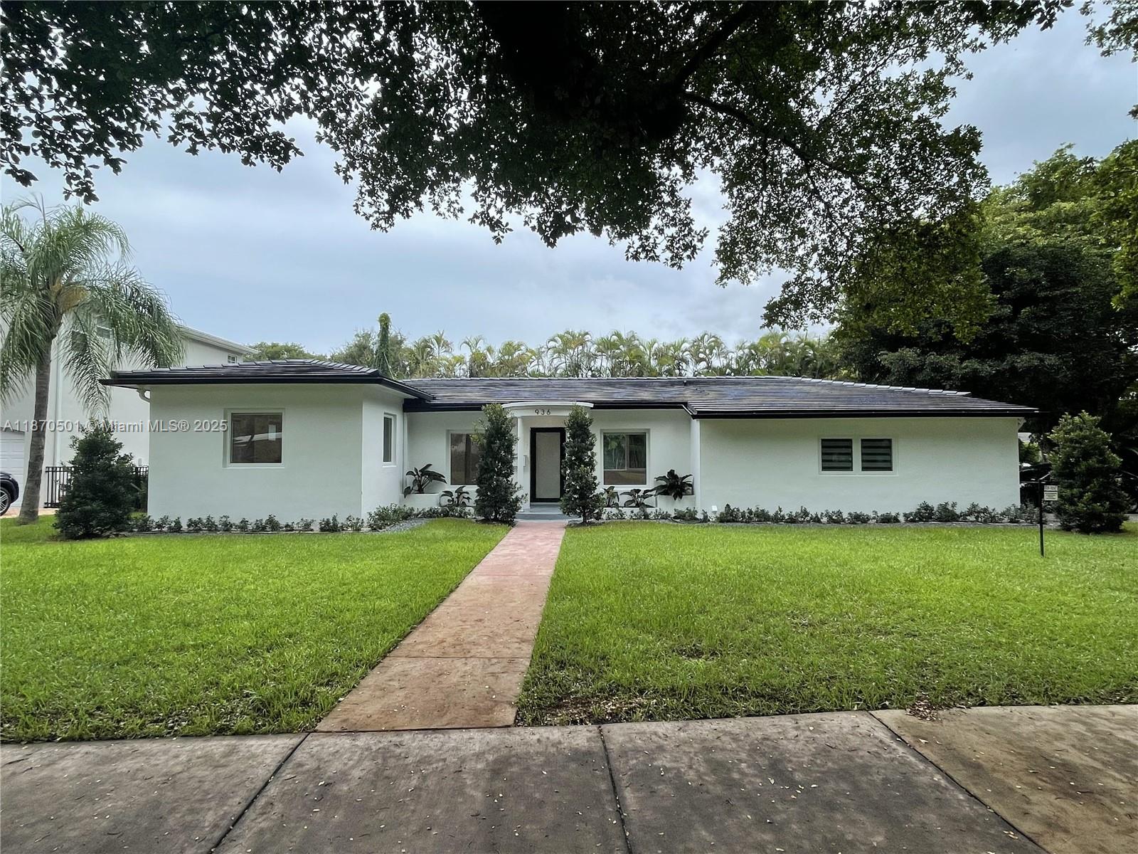 936 S Alhambra Cir