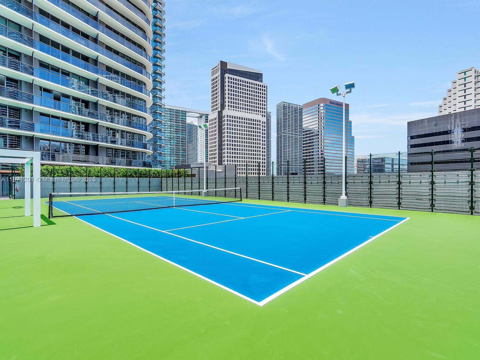 image Sls Lux Residences39