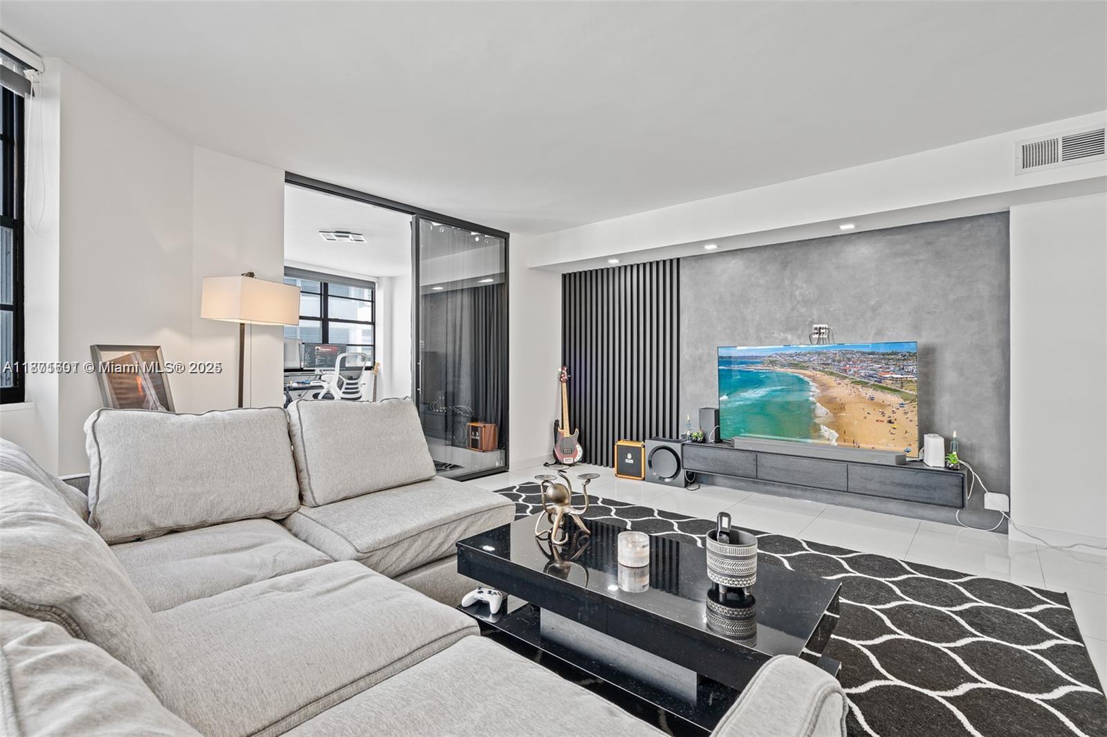 999 Brickell Bay Dr #705